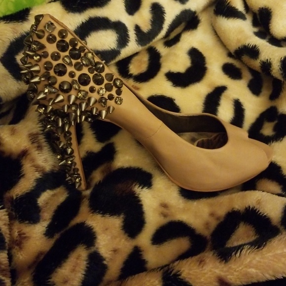 Stiletto Pump - Picture 1 of 2